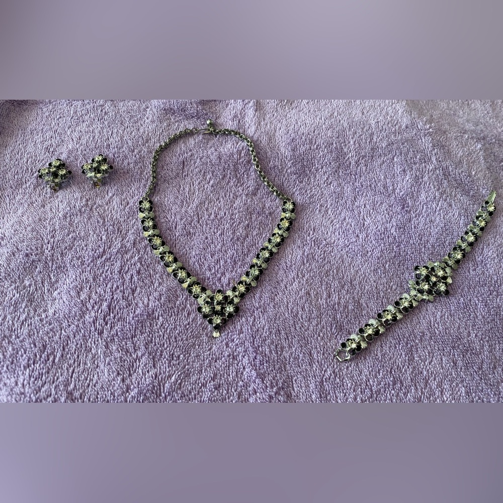 Sophisticated Black and Silver Beaded Necklace